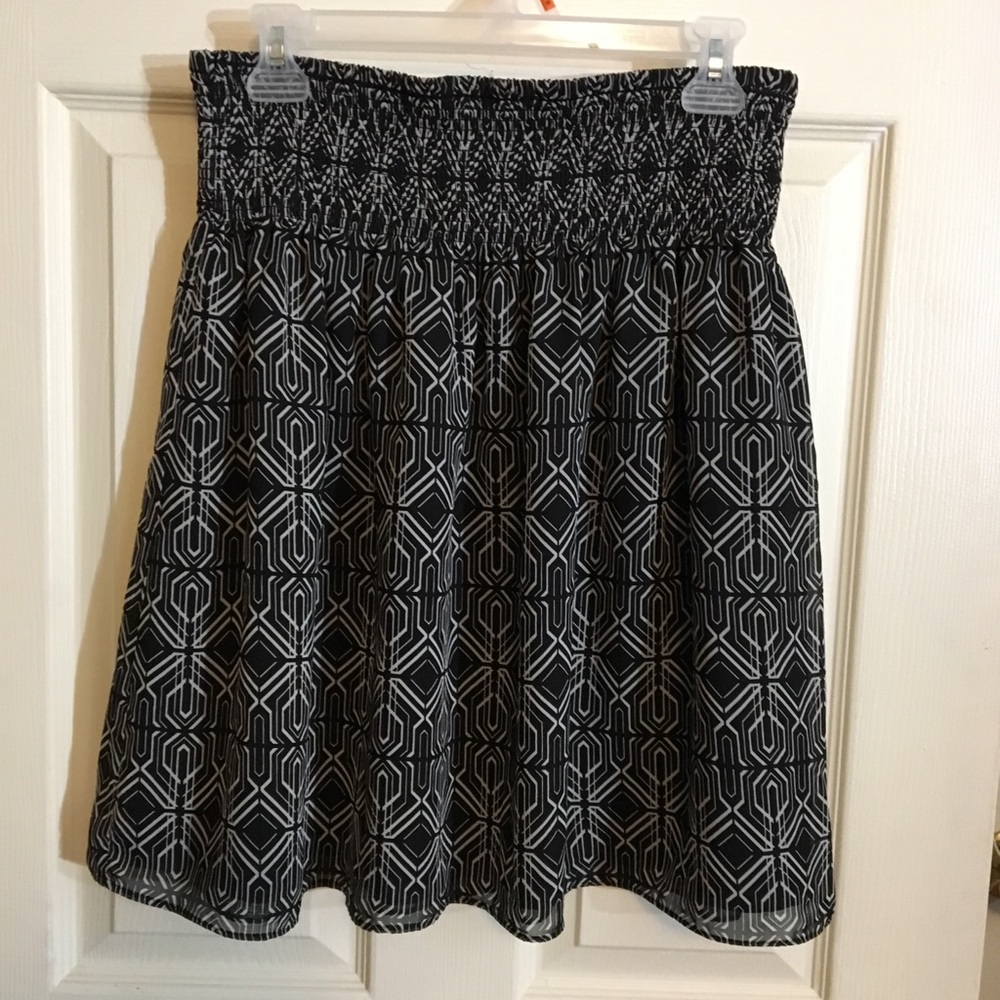 NWOT White House Black Market Aztec print Skirt